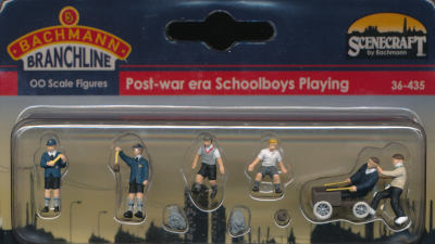 Bachmann Post-war era Schoolboys Playing box
