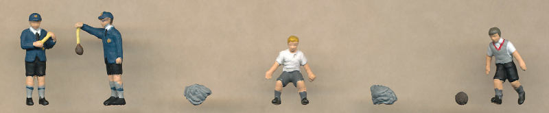 Bachmann Post-war era Schoolboys Playing